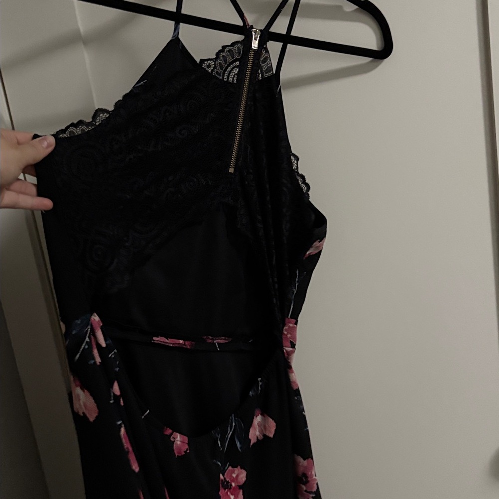 Floral Halter Neck Le chateau made in Canada Dress - Picture 2 of 3